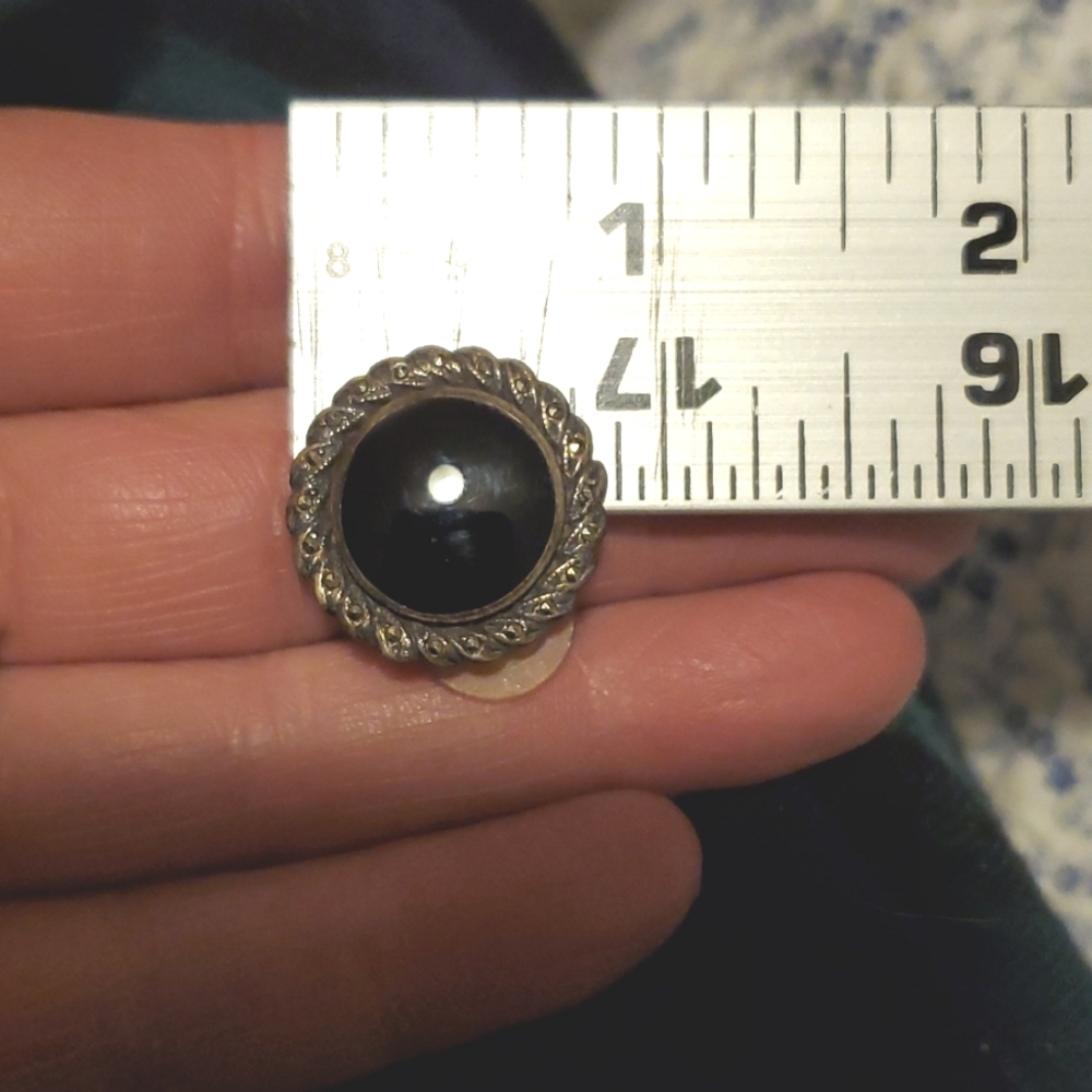 Pierced earrings. Onyx and Marquisette